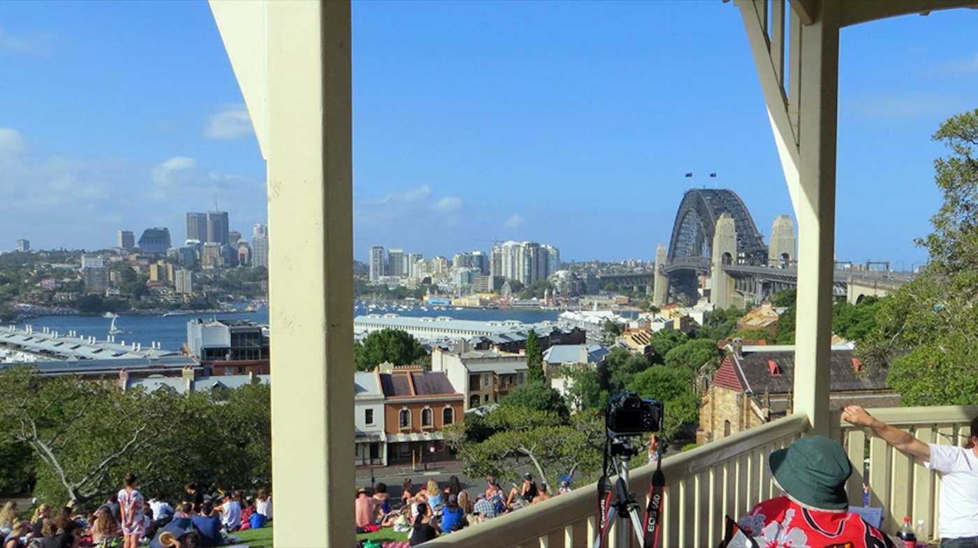 Crowds on Observatory Hill seen from the rotunda, looking towards the Harbour Bridge