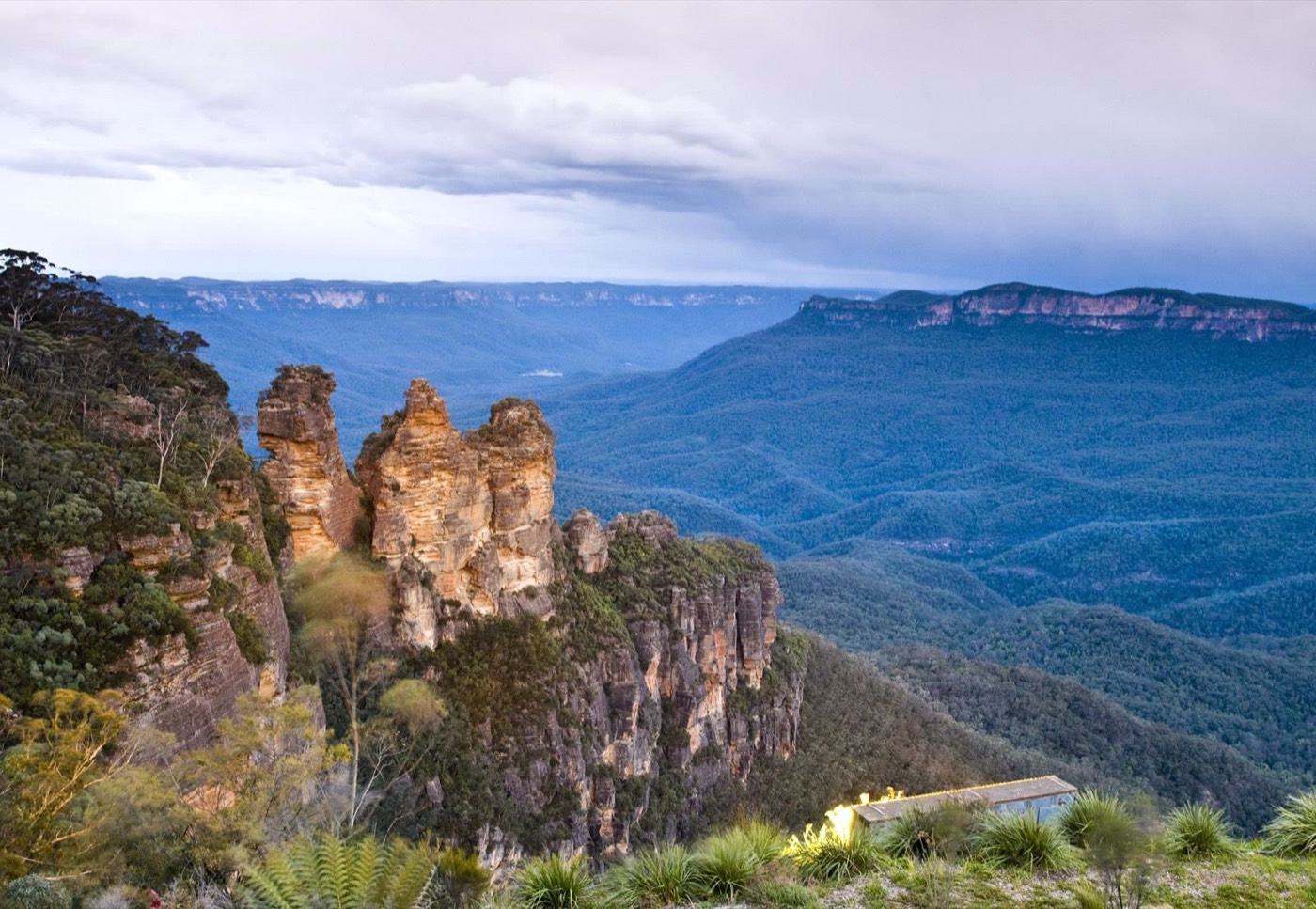 The Three Sisters rock formation above the Jamison Valley, Blue Mountains